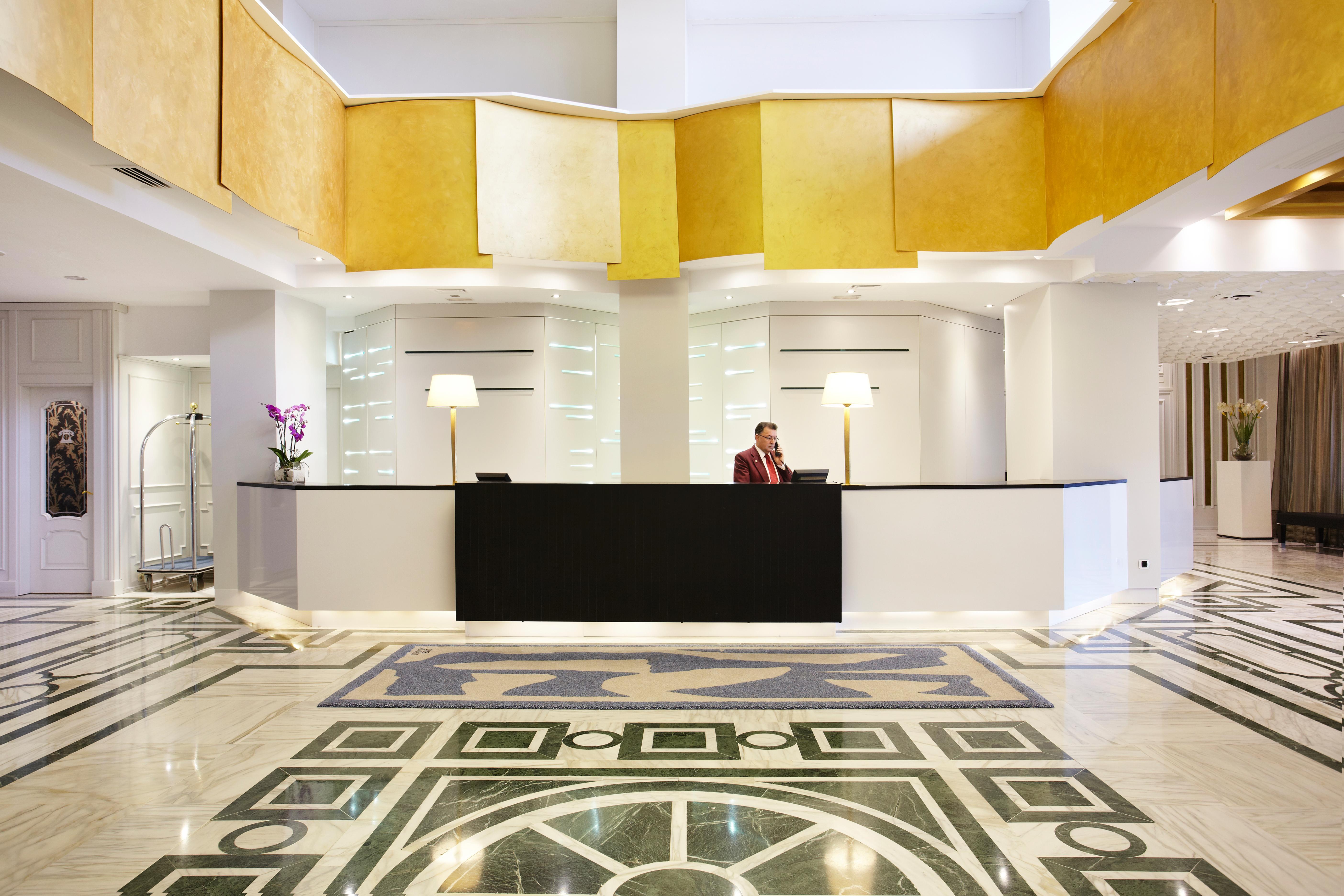 Gpro瓦尔帕莱索宫温泉酒店 帕爾馬 外观 照片 Reception desk