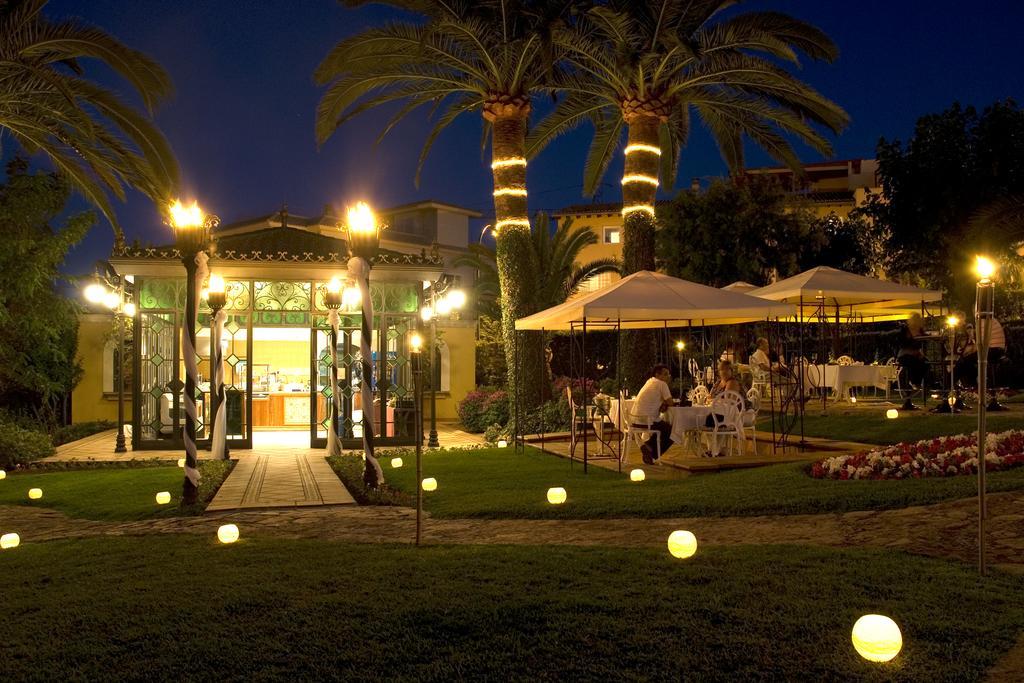 Gpro瓦尔帕莱索宫温泉酒店 帕爾馬 外观 照片 The hotel's gardens at night
